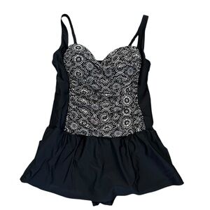 EMERALD BAY black and white slimming one piece swim dress size 12